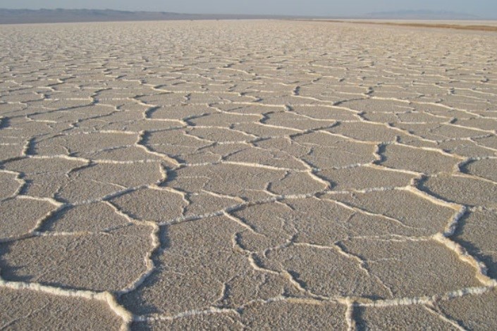 خطر دریاچه نمک قم  برای 6  استان/ اَبَر بحران گردوغبار/بحران نمک قم بیخ گوش تهران