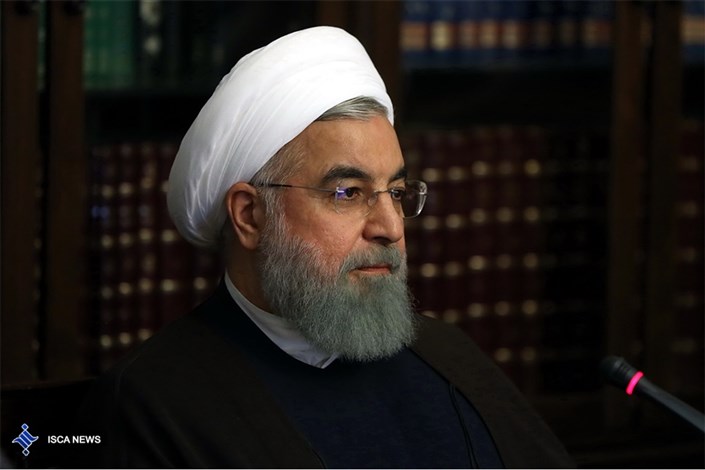روحانی: دولت به ایرانیان داخل و خارج از کشور با یک چشم نگاه می‌کند