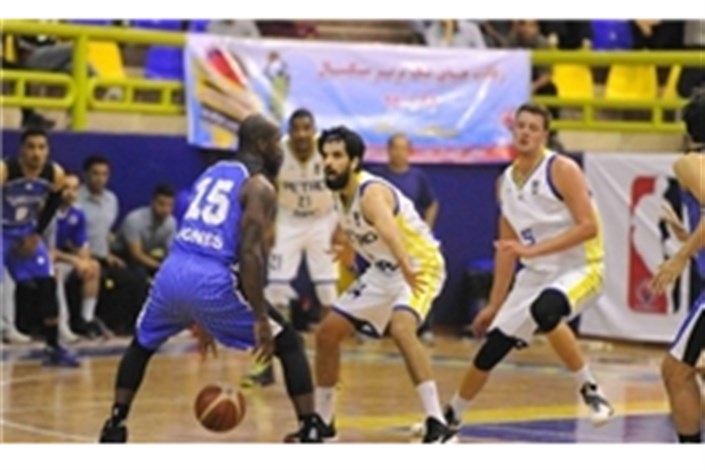 تیم بسکتبال دانشگاه آزاد اسلامی  در آستانه صعود به نیمه نهایی