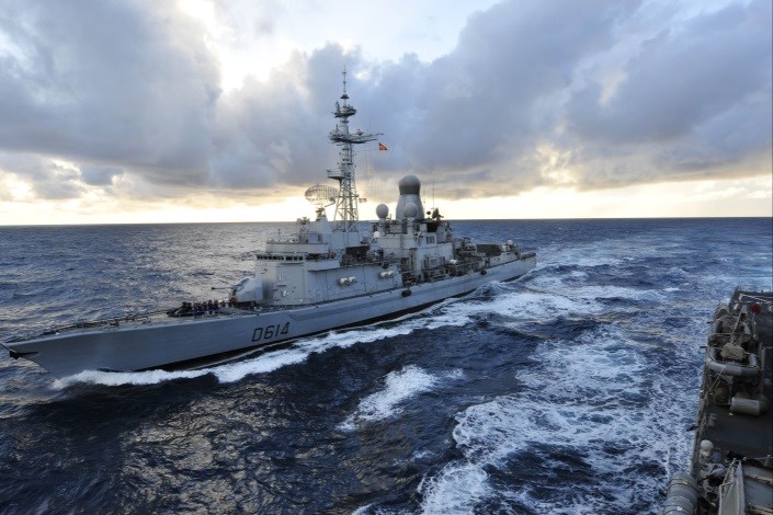 ورود ناوهواپیمابر فرانسه به پایگاه دریایی ژاپن برای شرکت در رزمایش‌های دریایی