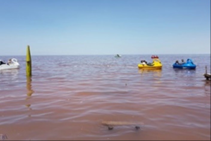 سالانه ۳۰ سانتی‌متر سطح تراز دریاچه ارومیه در دولت دهم افت داشت
