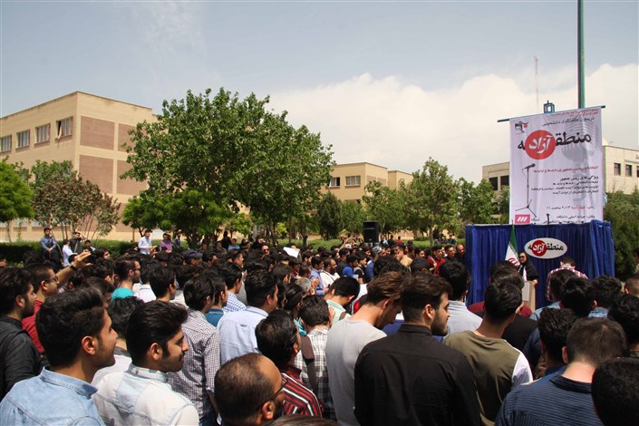 استقبال دانشجویان از برگزاری تریبون منطقه  آزاد با موضوع «انتخابات» در واحد یادگار امام خمینی (ره) شهرری