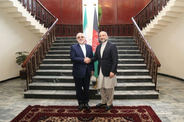 دیدار ظریف با مشاور امنیت ملی رئیس جمهور افغانستان