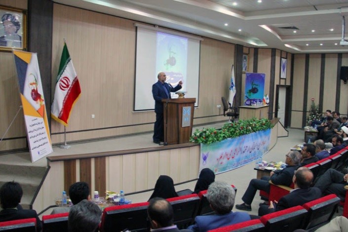برگزاری مراسم هفته بزرگداشت مقام معلم و تکریم روزاستاد در دانشگاه آزاد اسلامی اراک