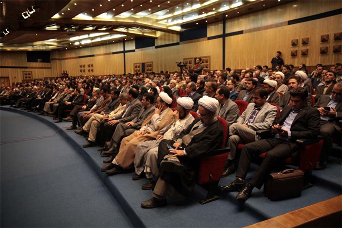 به مناسبت روز معلم  از استادان دانشگاه آزاد اسلامی قزوین  تقدیر شد