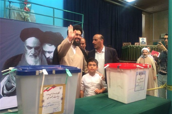 یاسر خمینی رای خود را به صندوق انداخت