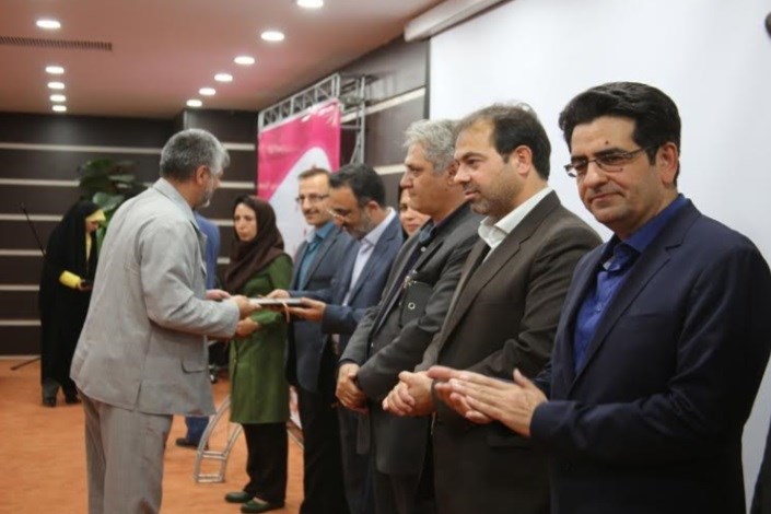 مراسم تجلیل از کارشناسان آزمایشگاه ها در دانشگاه آزاد اسلامی کرمان برگزار شد