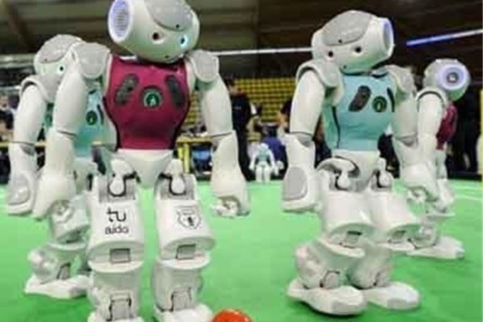 طراحی 50 ربات هوشمند توسط مخترع جوان دانشگاه آزاد اسلامی بوشهر