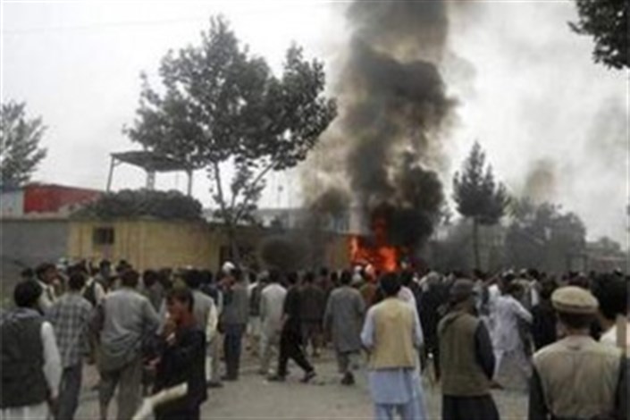 درگیری معترضان و پلیس افغانستان در کابل/سردادن شعارهای ضد دولتی از سوی تظاهرکنندگان