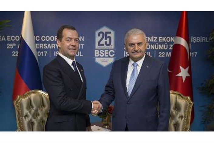 نخست وزیران ترکیه و روسیه در استانبول دیدار و مذاکره کردند