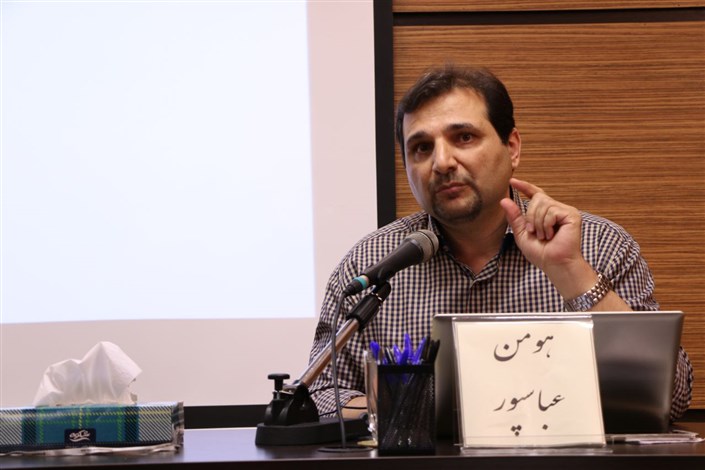 هومن عباسپور: حافظ، شعرهای خود را بازخوانی و بازنویسی کرده است