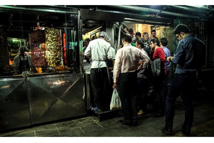 افزایش تمایل روزه داران تهرانی برای سرو سحری در رستوران‌ها 