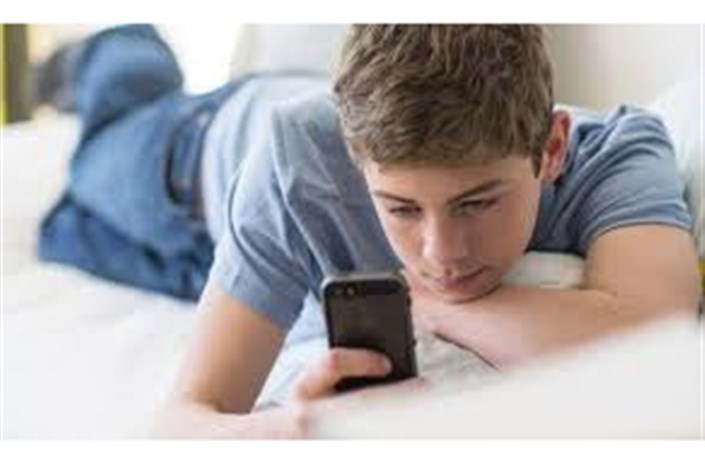 یک هشدار جدی؛ استفاده از تلفن همراه در شب نوجوانان را افسرده می‌کند