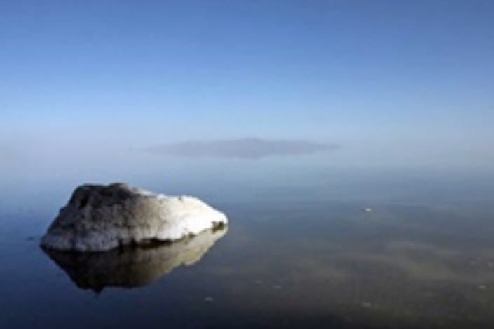 کاهش تراز دریاچه ارومیه نسبت به سال گذشته/ وضعیت دریاچه نگران کننده نیست