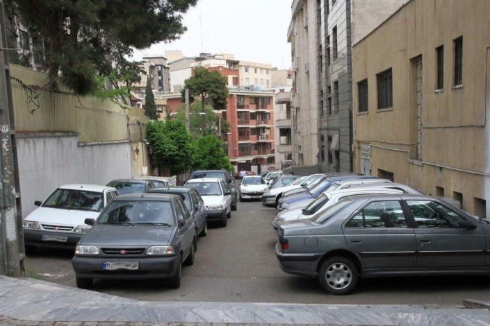 پارک خودرو جلوی درب مساجد و تکایا زمان اقامه نماز آزاد است