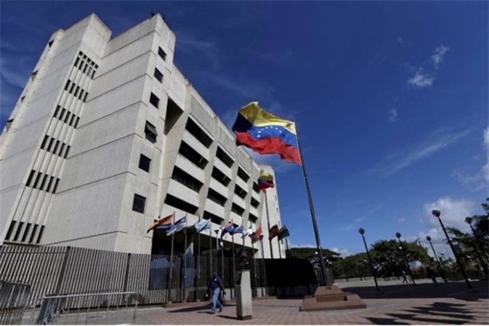 هلی‌کوپتر دزدیده شده پلیس ونزوئلا مقر دادگاه عالی را هدف گرفت