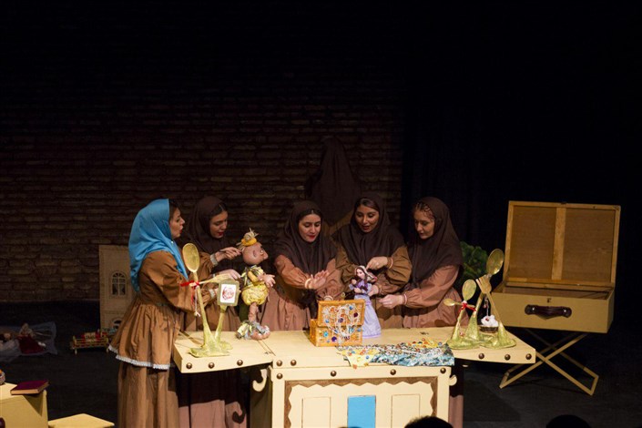 بچه‌های خیریه مهر لیلا نمایش «ماه‌پیشونی»‌ را افتتاح کردند