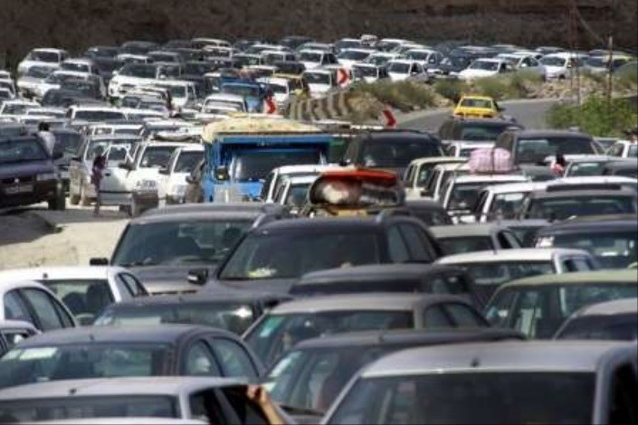 ترافیک نیمه سنگین در باندهای جنوبی آزاد راه های تهران - کرج و کرج - قزوین