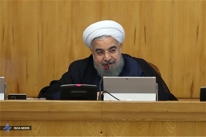 روحانی ۶ لایحه دولت را برای طی تشریفات قانون تقدیم لاریجانی کرد 