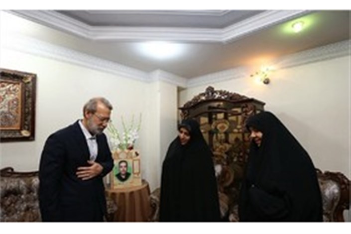 دیدار لاریجانی با خانواده شهید حمله تروریستی مجلس
