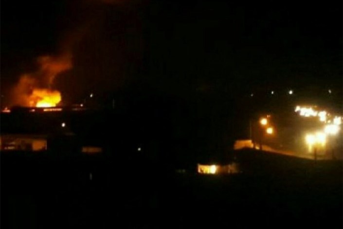 کارخانه فوم در ملارد آتش گرفت/حادثه تلفات نداشت/ عکس
