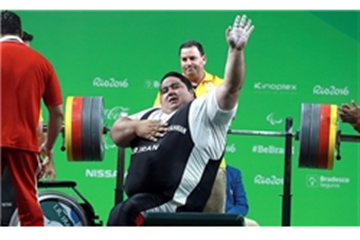 سیامند رحمان وزنه ۲۸۰ کیلوگرمی را در نمایشگاه تجهیزات ورزشی توکیو مهار کرد