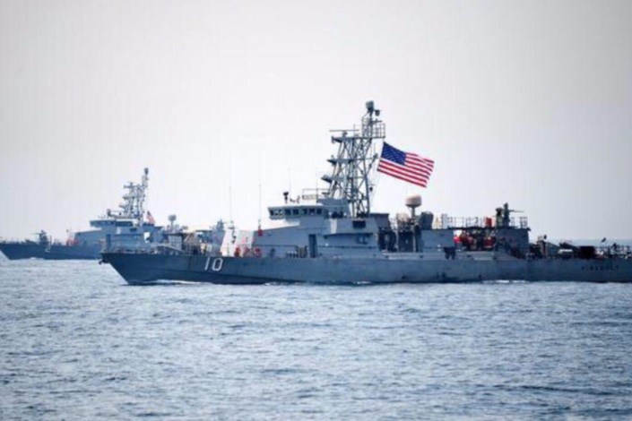 شلیک اخطار ناو آمریکایی به سمت قایق ایرانی