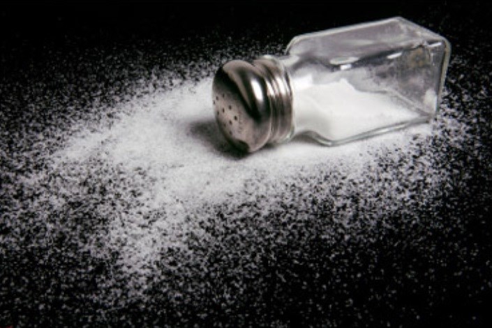  مصرف بیش از 6 تا 18 گرم نمک طعام باعث افزایش فشار خون و بیماری قلبی می‌شود