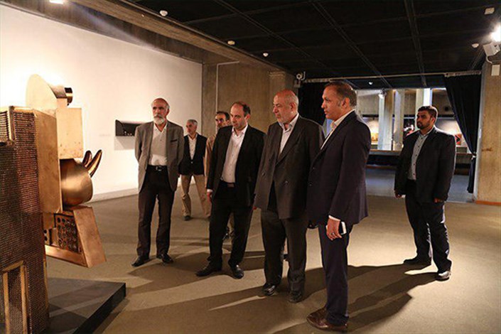 بازدید وزیر نیرو از نمایشگاه و گنجینه موزه هنرهای معاصر