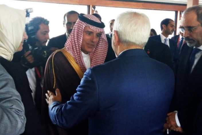 دست دادن ظریف و وزیر خارجه عربستان در استانبول 
