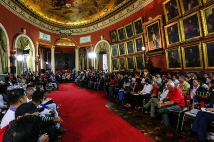یورش نمایندگان مجلس موسسان ونزوئلا  به ساختمان پارلمان 