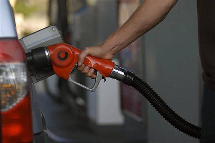  قیمت بنزین  باید نهایتا ۱۲۰۰ تومان شود/ تکلیف کارت سوخت هنوز معلوم نیست