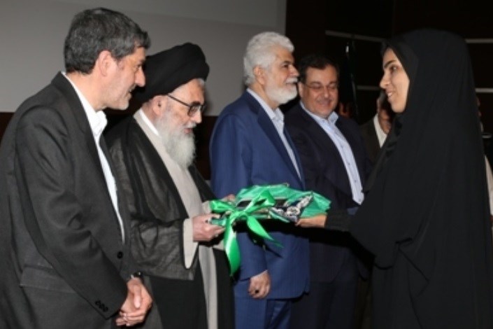 هدیه ویژه رهبر انقلاب به رئیس دانشگاه علوم پزشکی شیراز