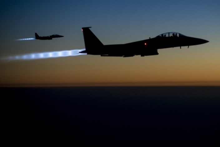 جنگنده‌های ائتلاف آمریکا مواضع نیروهای سوری را هدف قرار دادند