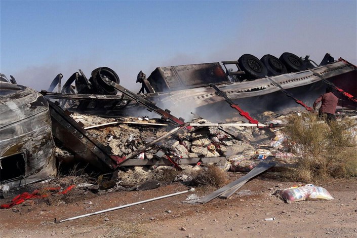  یک کشته بر اثر واژگونی کامیون در محور باغین -رفسنجان