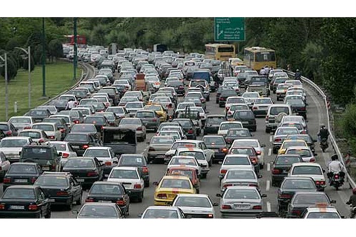 تاثیر ترافیک در زندگی عادی و رفتار مردم/ مردم به  تامین ایمنی خودروی خود اهمیت نمی دهند