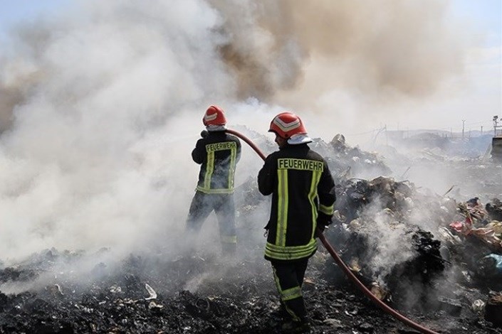 آتش سوزی در انبار ضایعات تاکستان