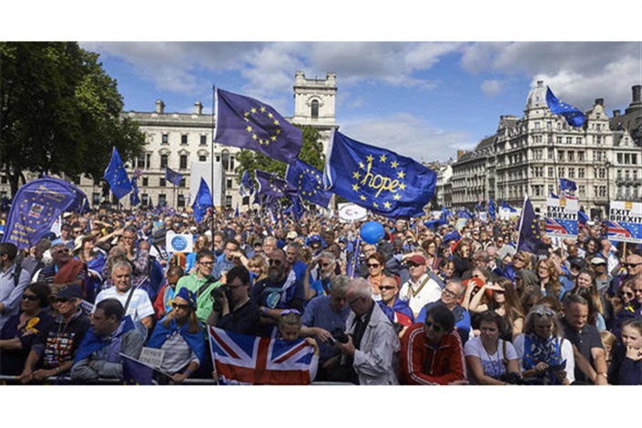 تظاهرات مخالفان برکسیت مقابل پارلمان انگلیس در لندن