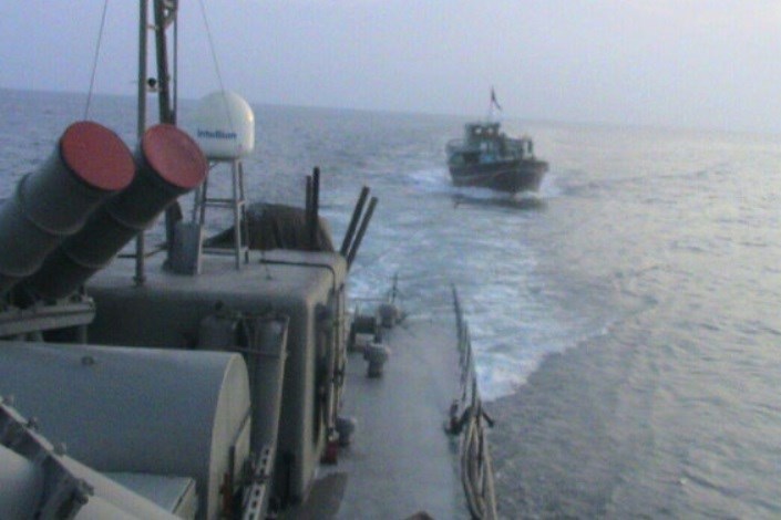 اخطار ناو موشک انداز فلاخن به ناوآمریکایی در سواحل جاسک 