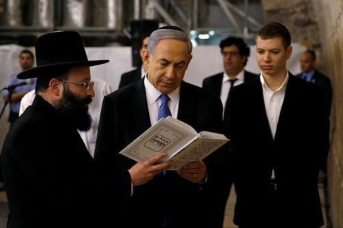 خانواده نتانیاهو باز هم دست گل به آب داد+عکس