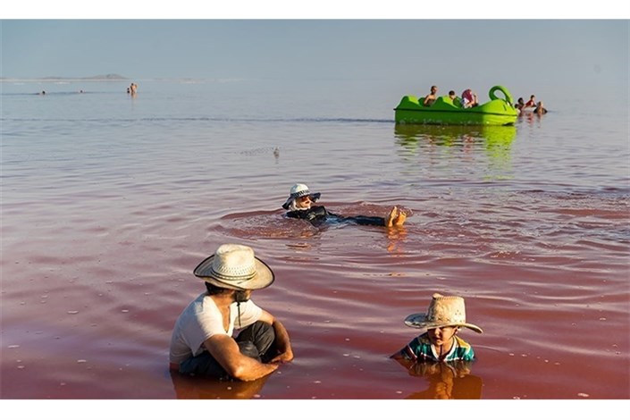 خشک شدن دریاچه ارومیه زندگی ۱۴ میلیون نفر را به خطر می‌اندازد