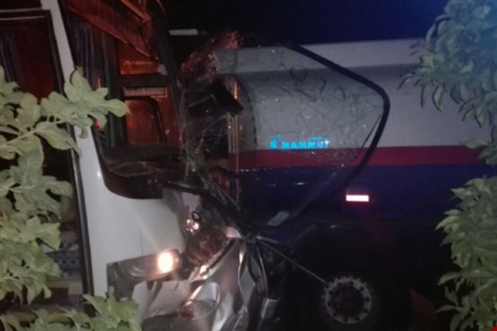شش مصدوم براثر تصادف اتوبوسی با نیسان در شیراز