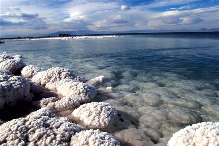 کاهش سطح و حجم آب دریاچه ارومیه