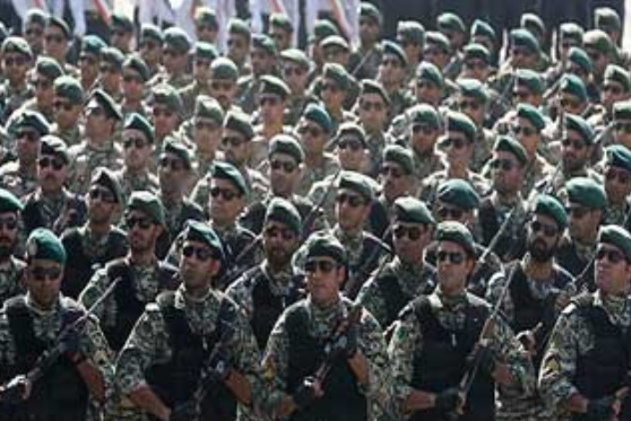 برگزاری رژه نیروهای مسلح با حضور سردار فضلی در آبادان 