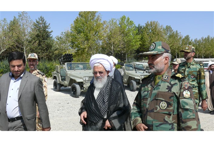 برپایی نمایشگاه تجهیزات جنگی در زنجان توسط تیپ 216 زرهی نزاجا