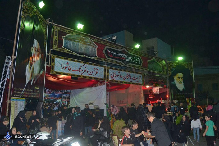 در ایستگاه صلواتی مسجد الرضا(ع)کفش های عزاداران حسینی واکس زده می شود 