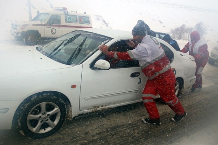 برف و کولاک در 10 استان کشور/ 255 خودرو از برف رهاسازی شد