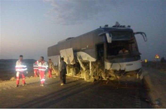 مصدوم شدن  56 مسافر در انحراف اتوبوس در قزوین