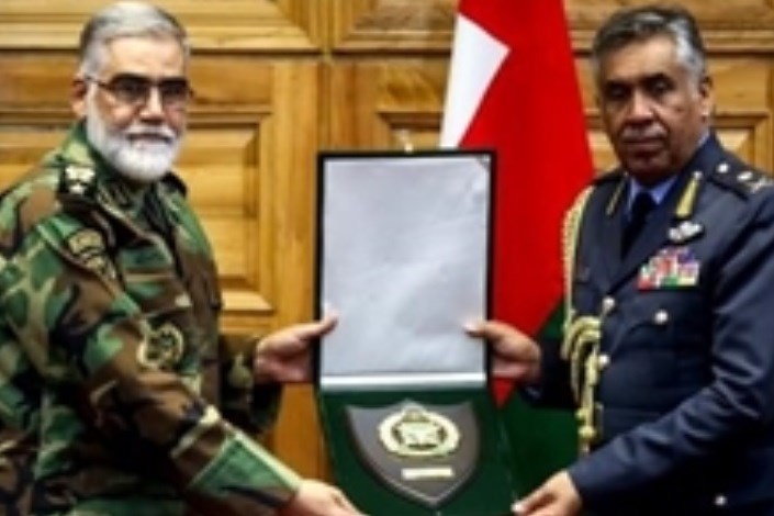 فرمانده نیروی هوایی عمان با امیر پوردستان دیدار و گفت‌وگو کرد