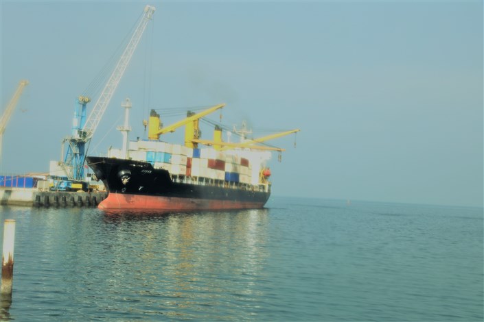 ورود کشتی حامل بخش سوم تجهیزات طرح توسعه بندر شهید بهشتی به بندر چابهار